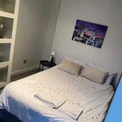Lovely bright double room very central