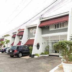 Captivating 2-Bed Town-House in Kingston