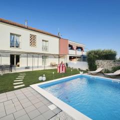 Villa Mediterranea with pool and grill in Umag