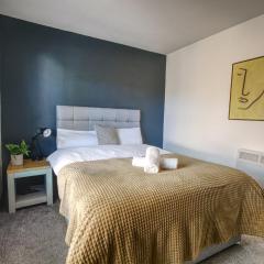 #2 Limes by DerBnB, Modern 1 Bedroom Apartment, Free Parking, WI-FI & Netflix Near Royal Derby Hospital