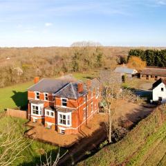 Equestrian Idyllic Victorian Retreat