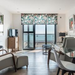 Beachside: New two bedroom apartment with parking