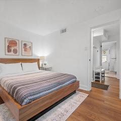 Shadyside, Pittsburgh, Modern and Stylish 1 Bedroom Unit5 with Free Parking