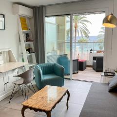 La Prom 2 - a two bedroom apartment with a sea view