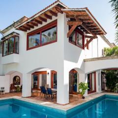 Villa tropically in Hotel Zone