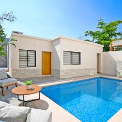 NEW Comfy Stay with Pool Onsite Steps from Malecón