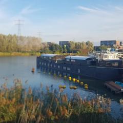 EUPHRATE HOUSeBOAT