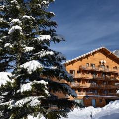 Appartement sur les pistes de ski avec piscine