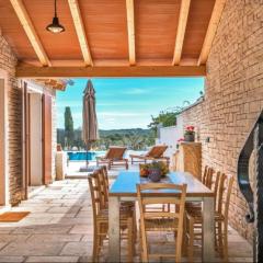 Villa Genesis - Stadtvilla Marčana Istrien - mit privatem, beheizbaren Infinity Pool und Olivengarten