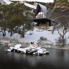 姆恩巴滑雪山林小屋