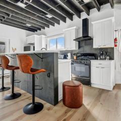 Cool Urban Stay Downtown Loft