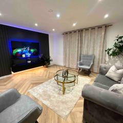 Luxury 3 Bed Home In London