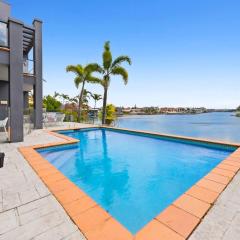 Escape to Clear Island - A Palmy Waterfront Oasis