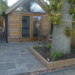 Little Oak - Double (Kingsize) Self Contained Oak Studio - Sleeps 2