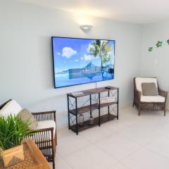 Waterfront Luxury Retreat: 2-Bed Villa Sea Life