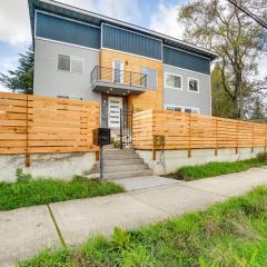 Luxe Seattle Vacation Rental about 9 Mi to Downtown!