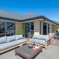 Banksia Retreat - Blenheim Holiday Home