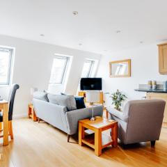 Central 3 bed apartment at Regents Court, Newbury