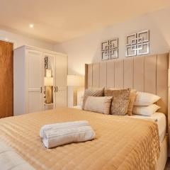 Modern Leeds Dock Apt &Free Secure Parking!