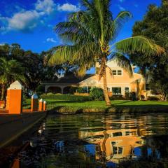 Lakefront Winter Haven Retreat Hot Tub and Patio!