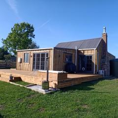 Renagour Cottage - Farmstay with Hot Tub!