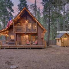 Cozy Pet-Friendly Cabin Private Hot Tub Fenced In Yard Book on Mobile for Promo Price