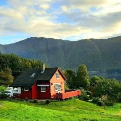 Gemütliche Hütte direkt am Fjord