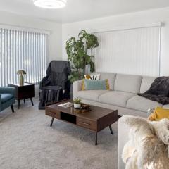 Quaint Mid-Century Cottage by the Coast