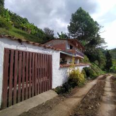 Alojamiento en Jardin Cabaña las Aguilas