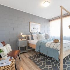 Scandi Beach Breeze Minutes from Glenelg Beach