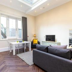 2-BR apartment for 6 in Covent Garden with ac