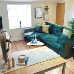 Spacious & Bright Flat on Cowley Rd