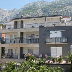 Apartments with parking space Makarska - 21911