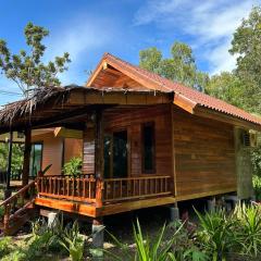 Koh Jum Bungalow & Hostel