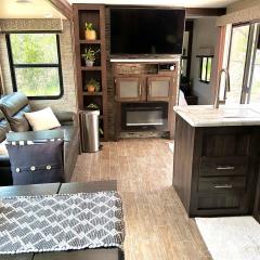 PRIVATE HILL COUNTRY GLAMPING RV