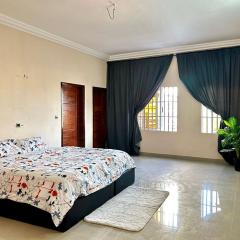 Spacious Private Room & Balcony In Cotonou