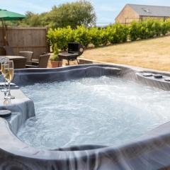 Mowerina - Dog-Friendly Barn Conversion with a Hot Tub