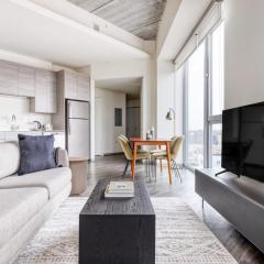 Bucktown 2BR w Lounge Roof Gym 1 block to L CHI-663