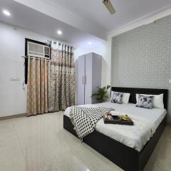 Homlee-Vintage 2BHK Apt Near Central Delhi