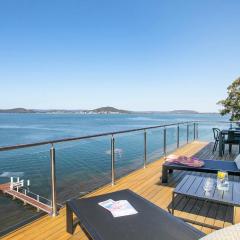 Waters Edge - Point Clare - Pool - Spa - Private Jetty