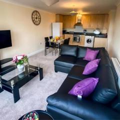 OnSiteStays - 2 Bedroom Apartment with Ensuite, Free Parking & Wi-Fi