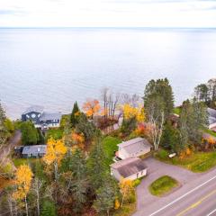 Lake Superior Getaway - Walk to Water!