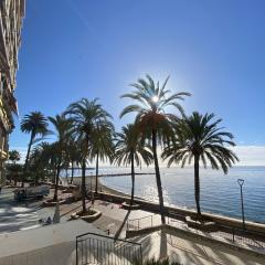 Marbella Apartamento Muy Espacioso 180 m2 Primera Línea de Playa y Centro Ciudad con Barco opcional