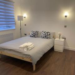 Aylesbury Flat 3 with free Parking