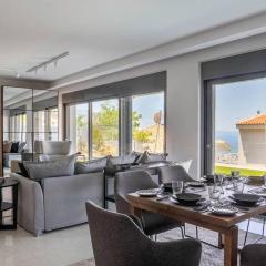 2-BR Maisonette with Breathtaking View & Pool