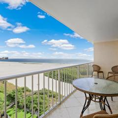 Sun-bright beachfront condo with pool/tennis courts
