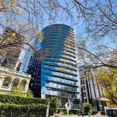 St Kilda Road 2 Bedrooms Apartment * swimming Pool