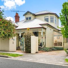 Heritage on Fairview - Classic Comfort in Geelong