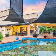 Tranquil Townhouse: HUGE Pool & Golf Course views