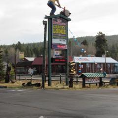 The Woodsman Country Lodge Motel